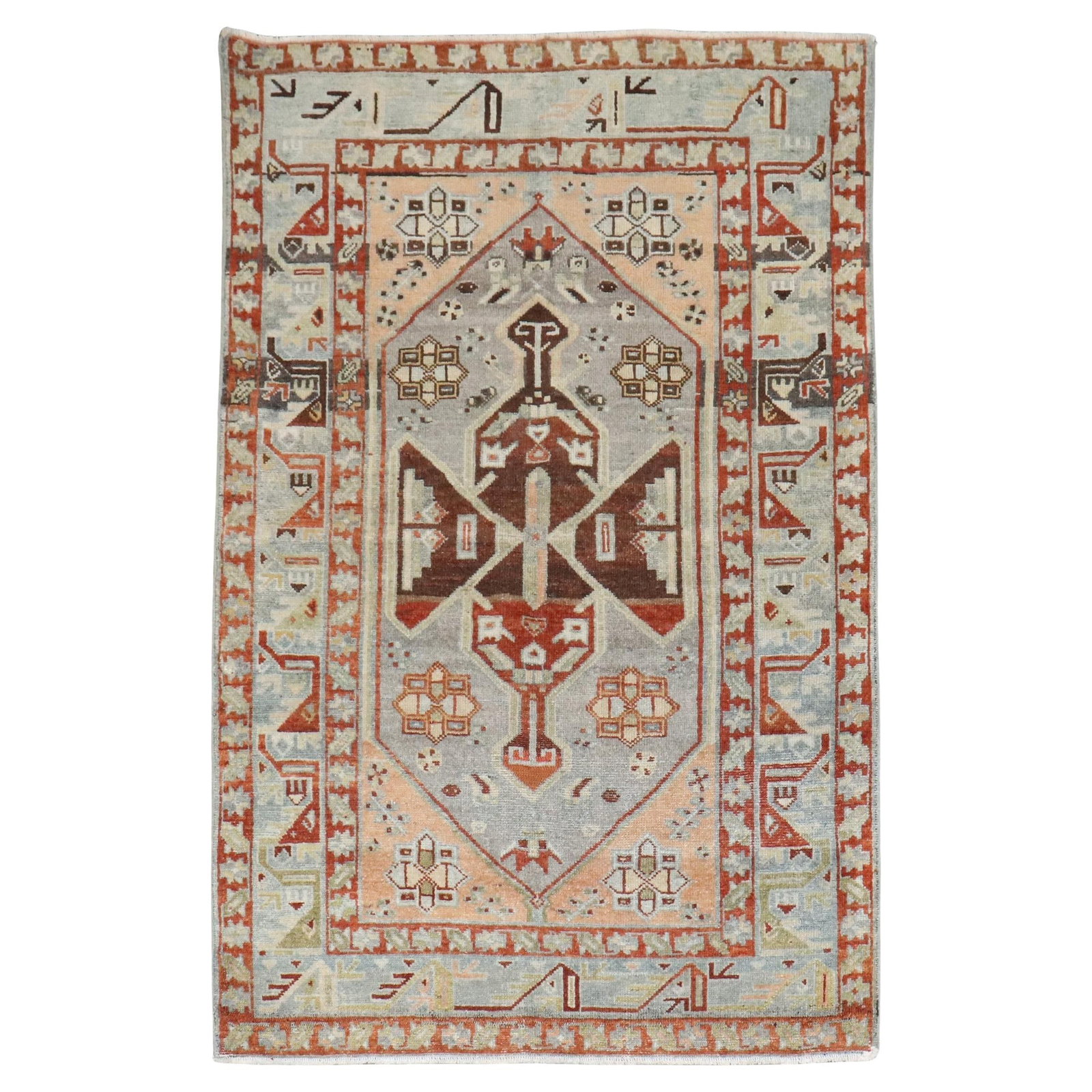 Persian Malayer Tabriz Style Hand-Woven Wool Rug 38 x 54 in: Persian Malayer Tabriz Style Hand-Woven Wool Rug 38 x 54 in Discover the exquisite beauty of this small Persian Malayer medallion rug, a true testament to the craftsmanship of 20th-century Iran. Hand-