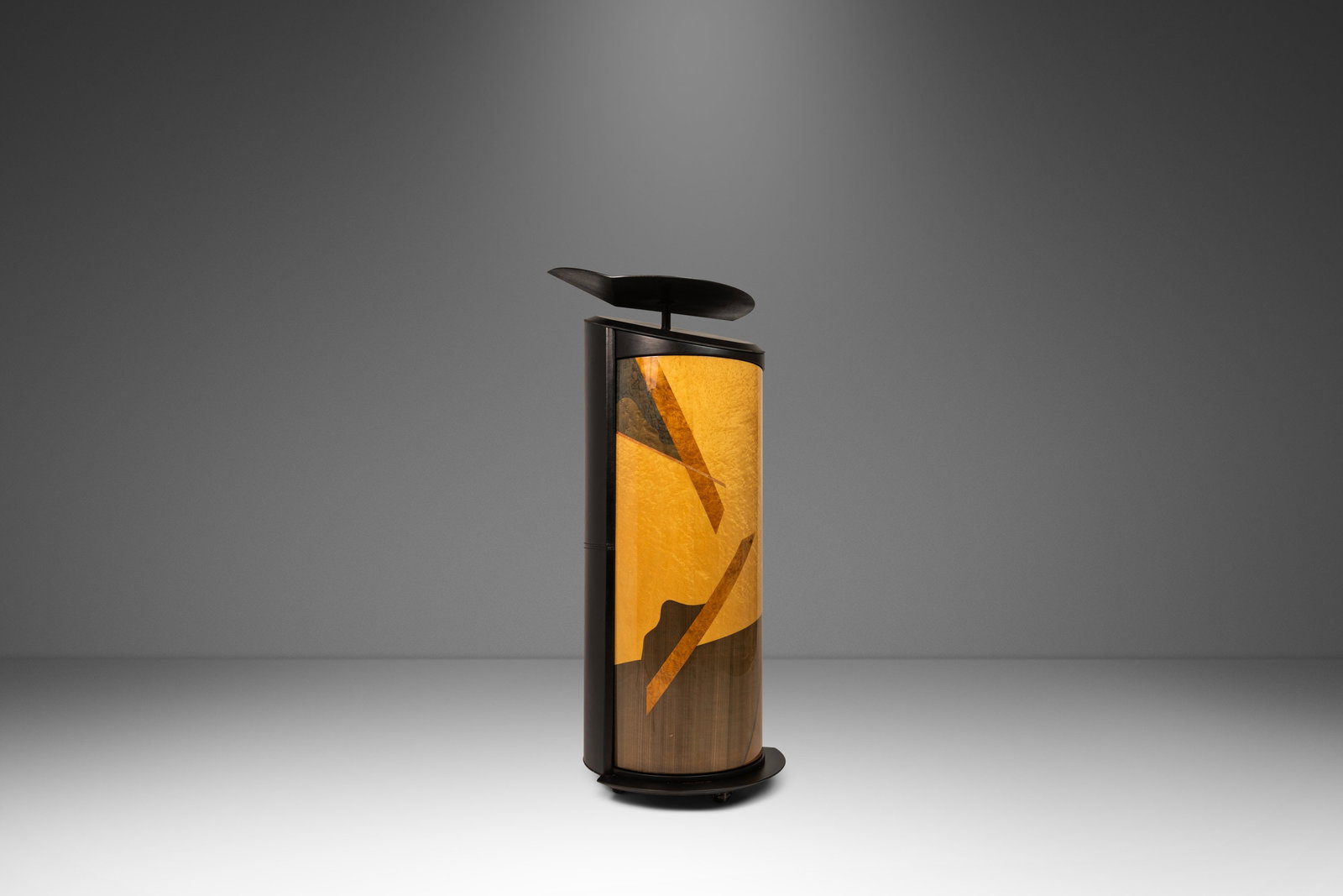 Rare Giovanni Offredi Geometric Dry Bar for Saporiti Italy 1990s: Rare Giovanni Offredi Geometric Dry Bar for Saporiti Italy 1990s Discover a rare Italian Modern masterpiece with this geometric dry totem bar, designed by the esteemed Giovanni Offredi for Saporiti, I