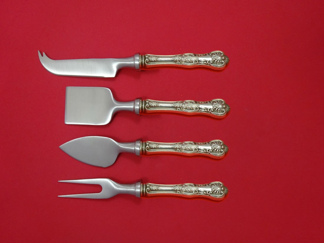 Kings by Wallace Sterling Silver Custom Cheese Set 4 Pieces: Kings by Wallace Sterling Silver Custom Cheese Set 4 Pieces Discover the elegance of the Kings by Wallace Sterling Silver Cheese Serving Set, a custom-made 4-piece collection dating from 1900 to 1940.