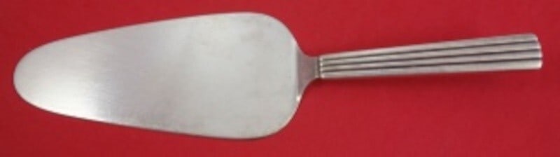 Georg Jensen Bernadotte Sterling Silver Large Pie Server 9.5 in: Georg Jensen Bernadotte Sterling Silver Large Pie Server 9.5 in This exquisite pie server is part of the Bernadotte pattern by Georg Jensen, crafted from high-quality sterling silver. Measuring 9 1/2 