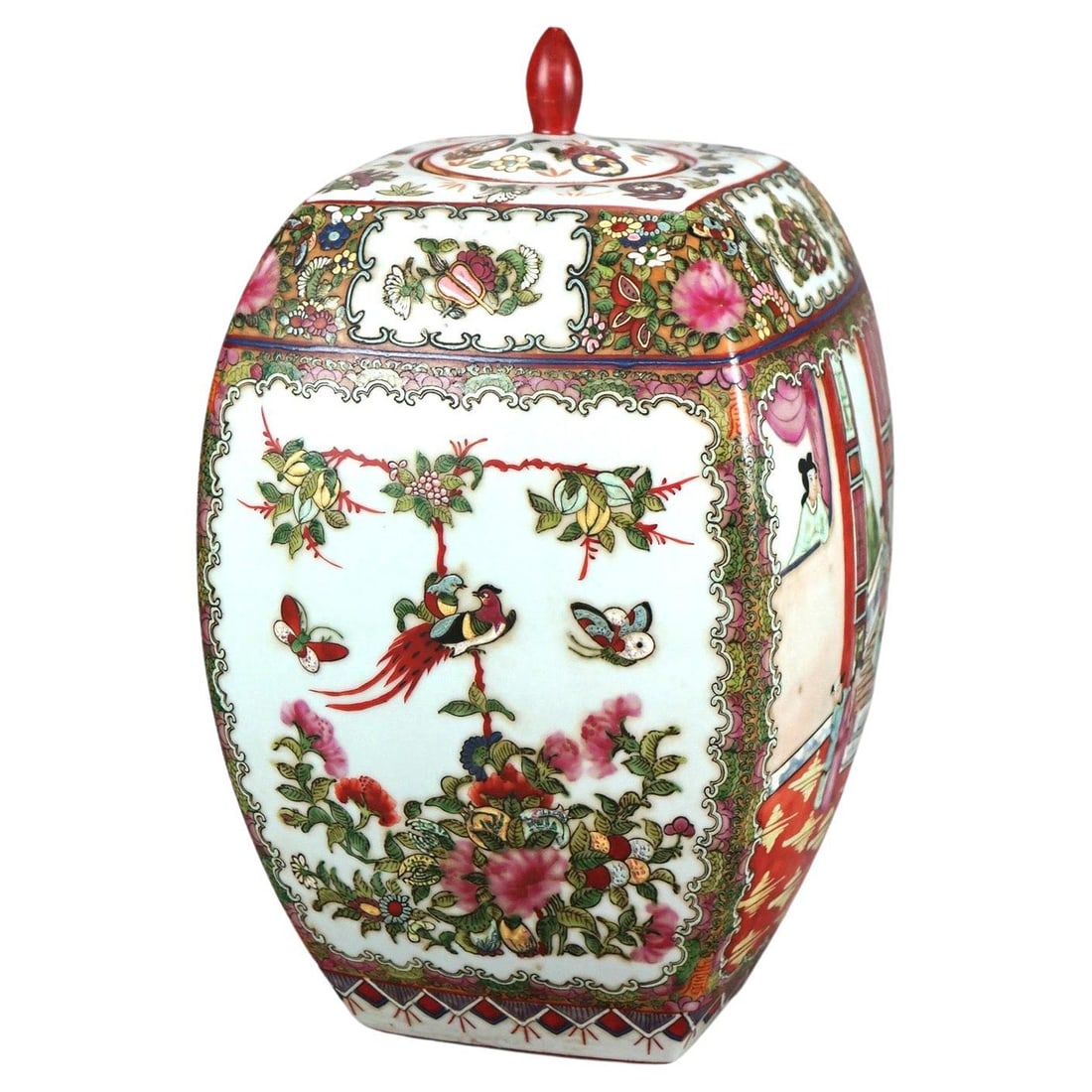 Antique Chinese 20th Century Rose Medallion Enameled Porcelain Urn: Antique Chinese 20th Century Rose Medallion Enameled Porcelain Urn This exquisite Large Chinese Rose Medallion Enameled Porcelain Lidded Urn from the 20th century exemplifies traditional Chinese craft