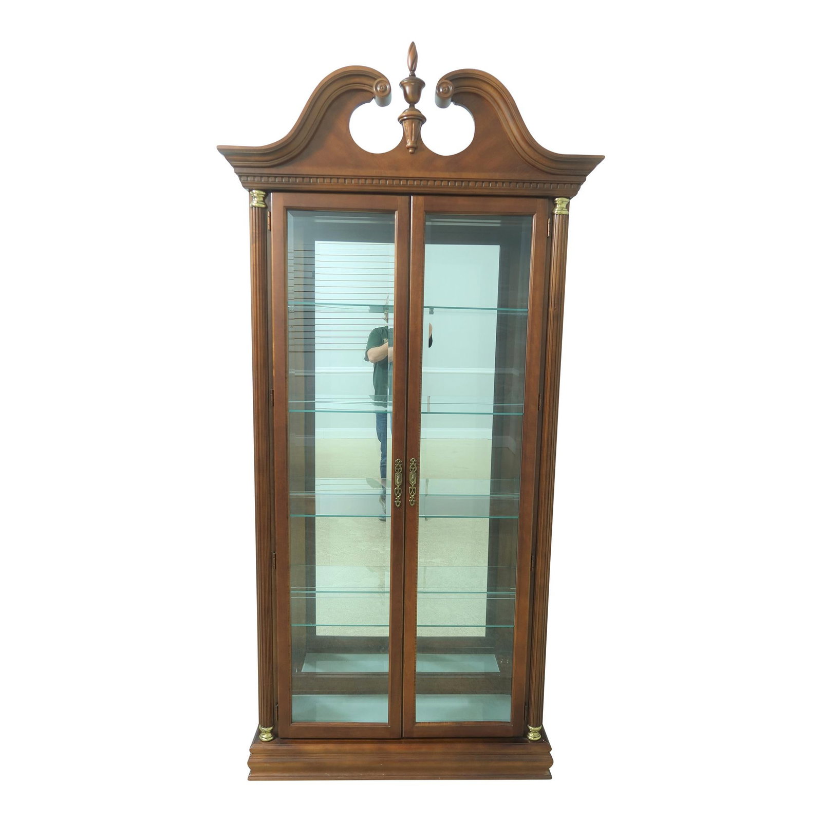 Pulaski Cherry Wood 2 Door Beveled Glass Curio Cabinet Lighted Interior: Pulaski Cherry Wood 2 Door Beveled Glass Curio Cabinet Lighted Interior This elegant Pulaski Beveled Glass 2 Door Cherry Curio Cabinet is approximately 20 years old and showcases exceptional craftsman