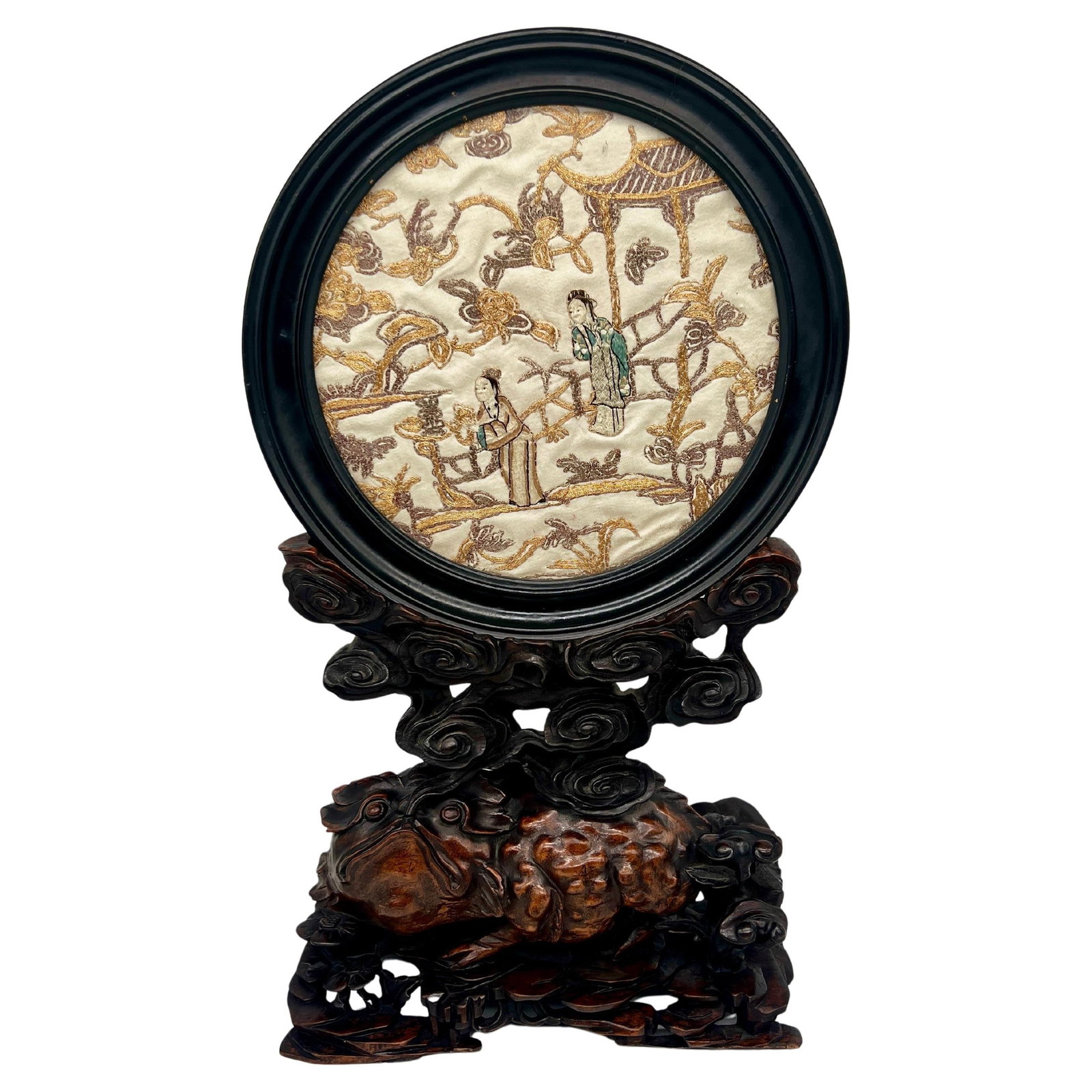 Qing Dynasty Carved Toad Gold Thread Table Screen Chinese Export 19th Century: Qing Dynasty Carved Toad Gold Thread Table Screen Chinese Export 19th Century This exquisite table screen from the 19th century Qing Dynasty showcases the remarkable artistry of Chinese decorative tra