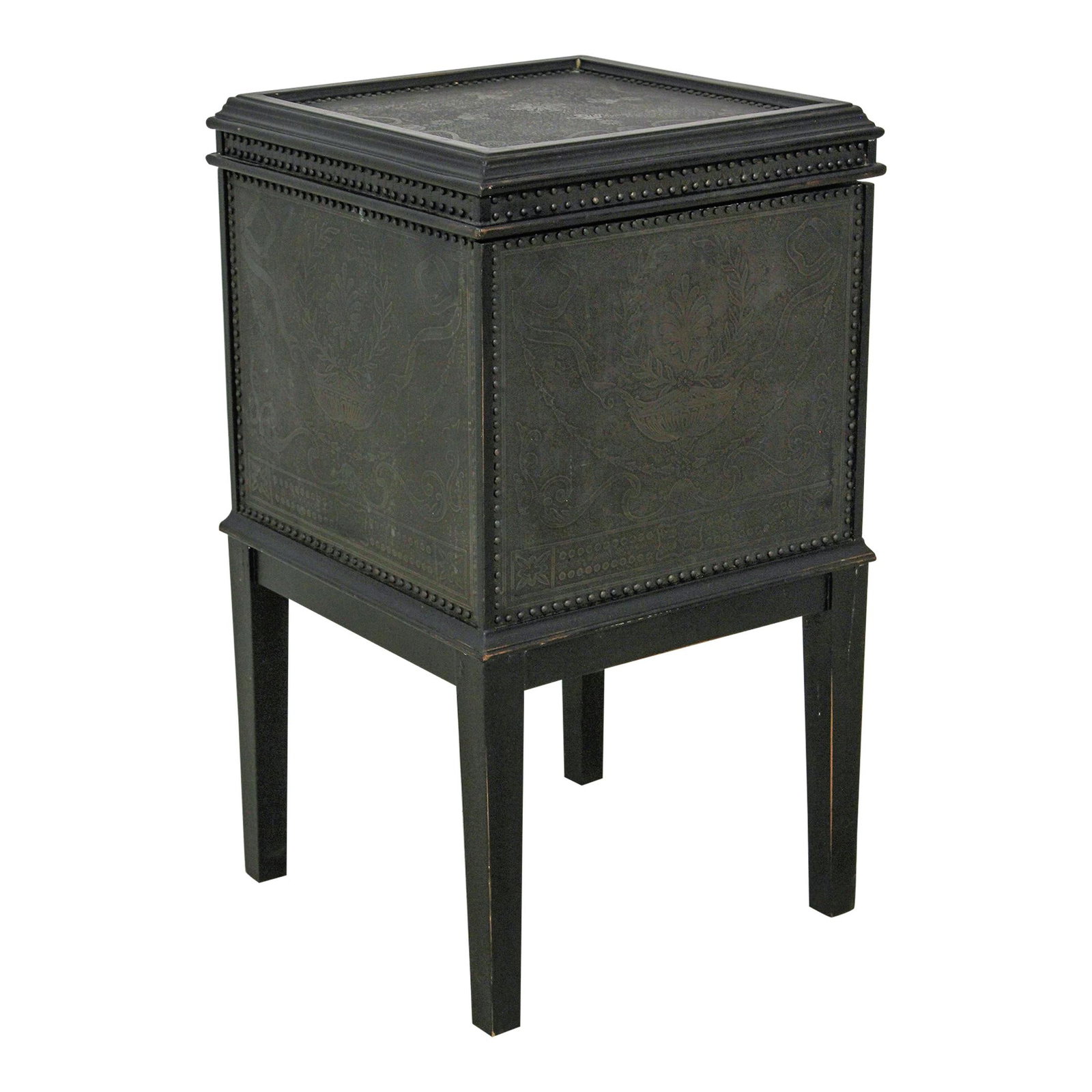 Maitland Smith Distressed Hammered Copper Lift Top Box: Maitland Smith Distressed Hammered Copper Lift Top Box This stunning Maitland Smith Lift Top Box features a hammered copper trim that adds a touch of elegance to any space. Approximately 20 years old,