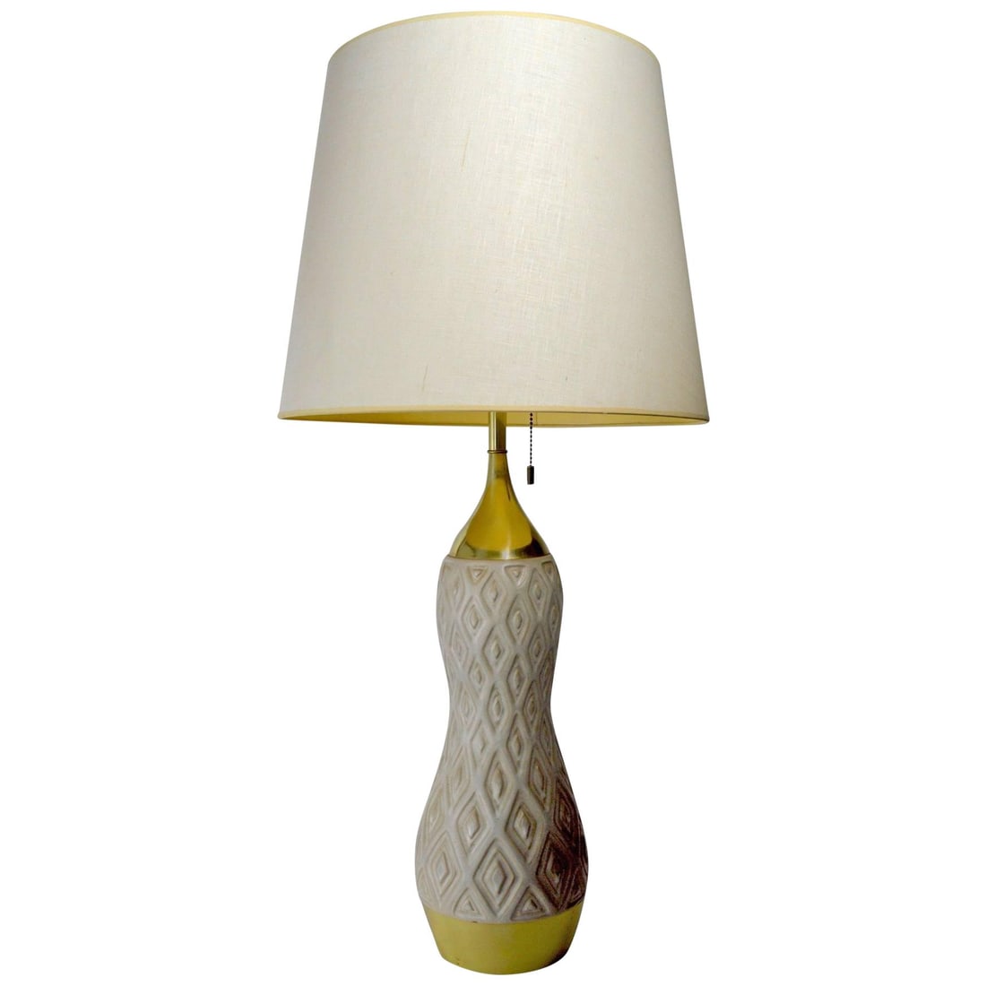Gerald Thurston Lightolier White Ceramic Brass Table Lamp 34.5": Gerald Thurston Lightolier White Ceramic Brass Table Lamp 34.5" This Gerald Thurston for Lightolier table lamp showcases an elegant and chic design featuring a quilted ceramic body paired with a sturd