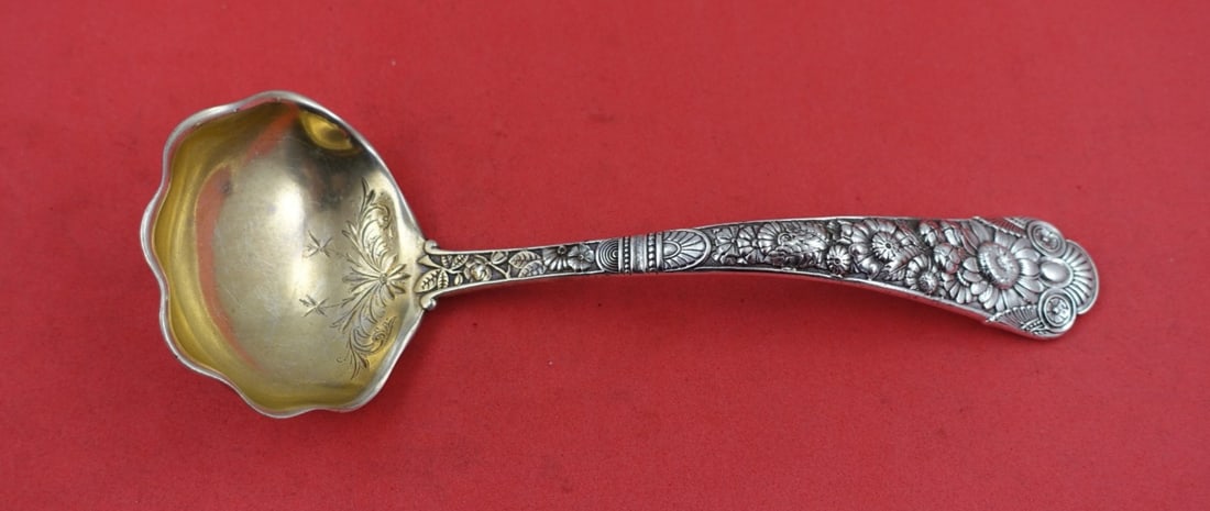 Gorham Cluny Sterling Silver Gravy Ladle Gold Wash 7.25 Inch: Gorham Cluny Sterling Silver Gravy Ladle Gold Wash 7.25 Inch This exquisite gravy ladle from the renowned Cluny pattern by Gorham showcases a stunning gold wash finish. Crafted from high-quality sterl