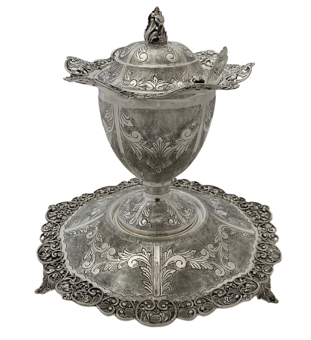 Handmade 925 Sterling Silver Floral Honey Dish & Tray Set: Handmade 925 Sterling Silver Floral Honey Dish & Tray Set This exquisite honey dish set includes a handmade chased swirl floral design in fine 925 sterling silver, showcasing both matte and shiny fini