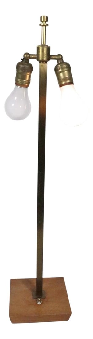 Nessen Studio Mid Century Table Lamp Model 5958 Brass Wood 1950s: Nessen Studio Mid Century Table Lamp Model 5958 Brass Wood 1950s This elegant Mid Century table lamp by Nessen Studio, model 5958, hails from the 1950s to 1960s and showcases classic architectural lin