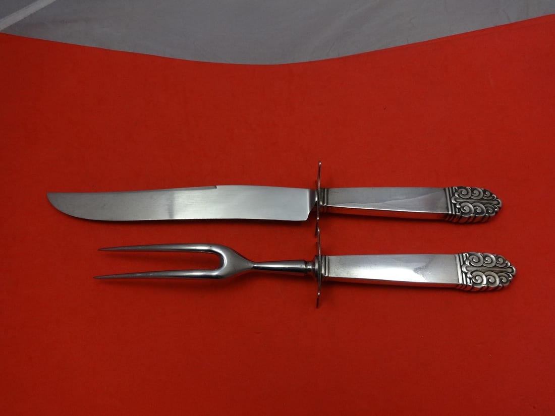 International Sterling Silver Northern Lights Carving Set 2pc: International Sterling Silver Northern Lights Carving Set 2pc This exquisite Northern Lights carving set by International Sterling is crafted from high-quality sterling silver, showcasing an elegant d