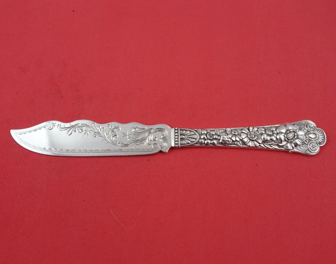 Gorham Cluny Sterling Silver Fish Knife Bright-Cut 8 1/8": Gorham Cluny Sterling Silver Fish Knife Bright-Cut 8 1/8" This exquisite fish knife features the Cluny pattern by Gorham, crafted from high-quality sterling silver. The knife showcases a flat handle w