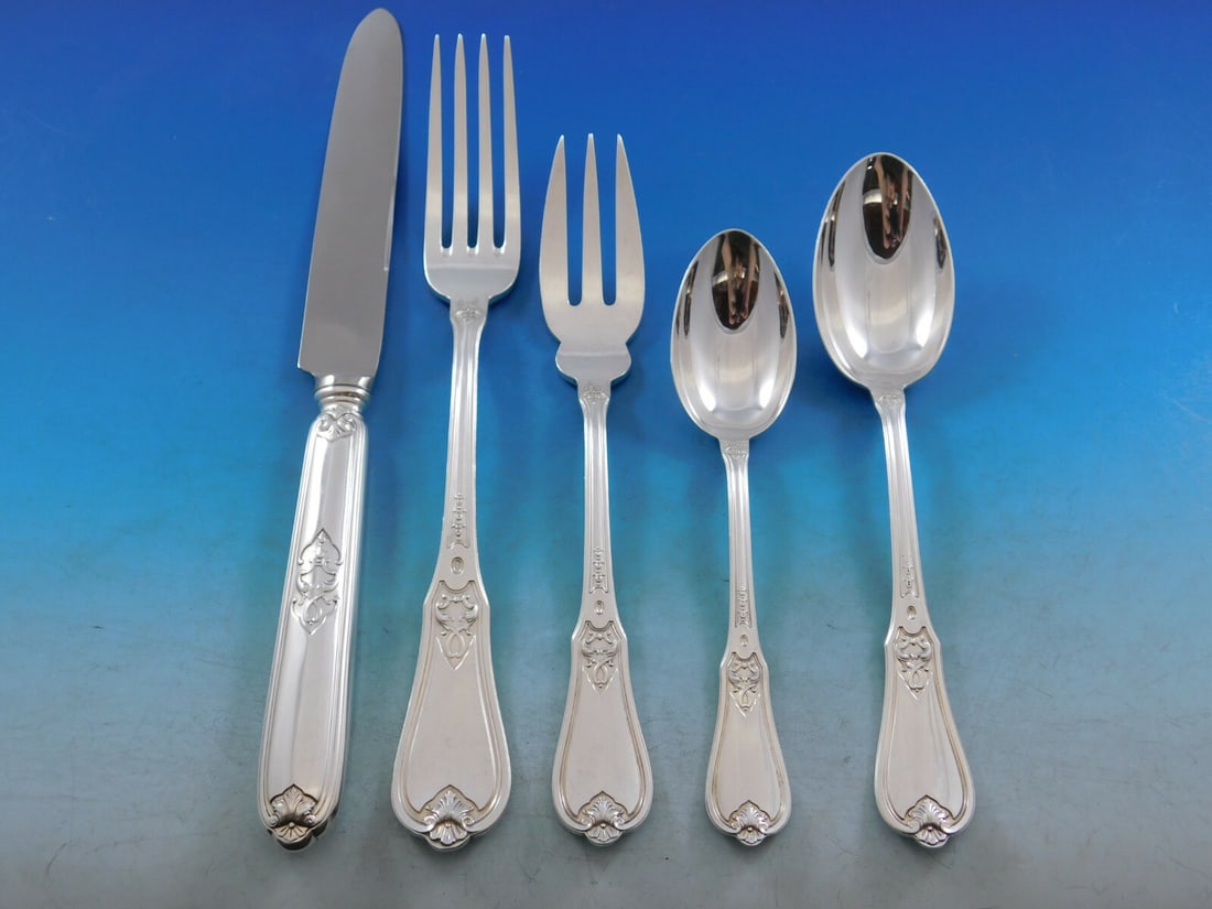 Buccellati Alicante Silverplated Flatware Set 20 pcs Dinner Service: Buccellati Alicante Silverplated Flatware Set 20 pcs Dinner Service Enhance your dining experience with the Alicante flatware set by Buccellati, Italy, featuring a stunning silverplated finish. This p