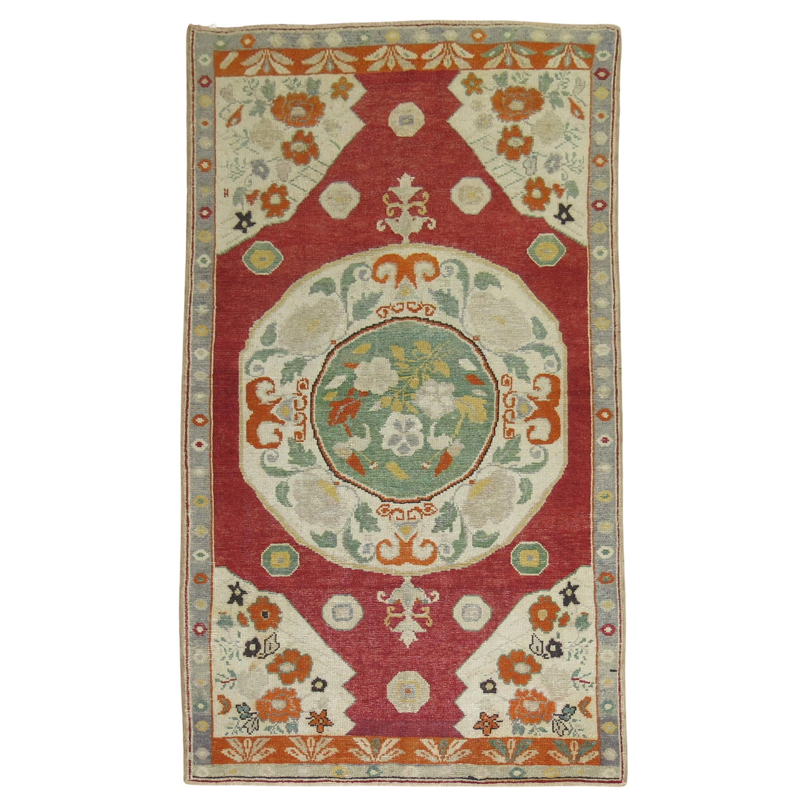 Hand-Woven Colorful Turkish Oushak Rug 47 x 83 in 1930: Hand-Woven Colorful Turkish Oushak Rug 47 x 83 in 1930 Discover the beauty of this colorful Turkish Oushak rug, a stunning addition to any home decor. Hand-woven from high-quality wool, this rug showc