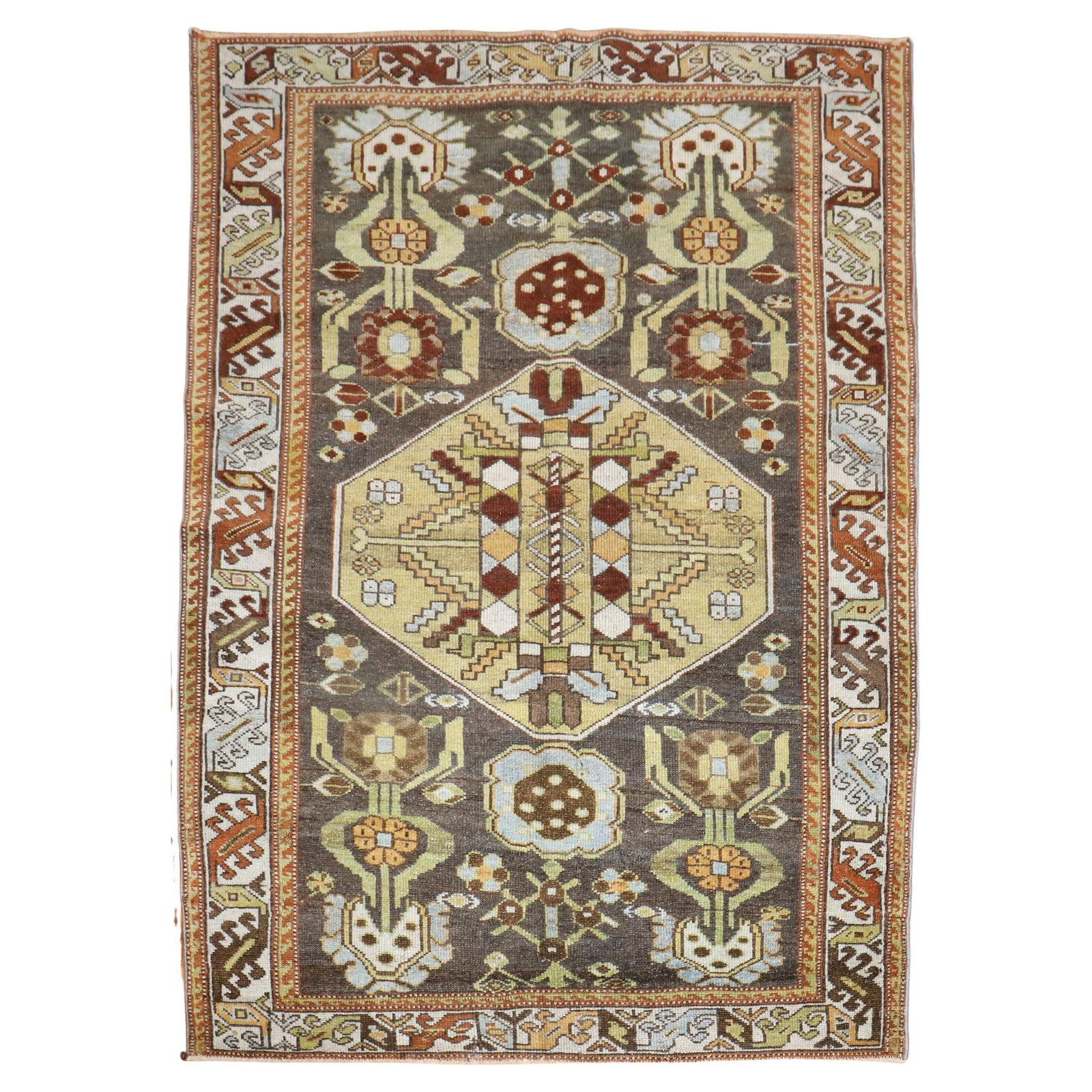 Antique Persian Bakhtiari Hand-Woven Wool Rug 3'9 x 5' 1930s: Antique Persian Bakhtiari Hand-Woven Wool Rug 3'9 x 5' 1930s Introducing the exquisite Antique Persian Bakhtiari Scatter Size Rug, a stunning addition to any space. This hand-woven rug showcases the t