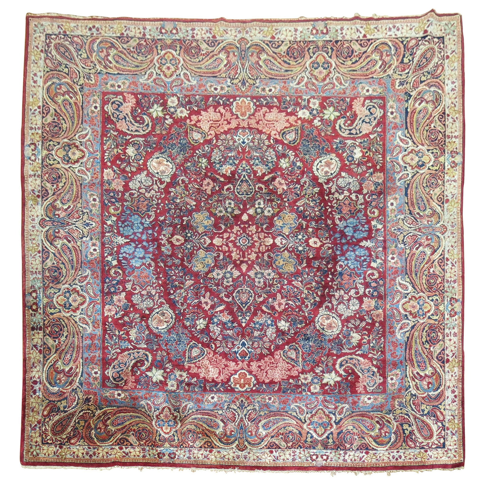 Rare Antique Persian Sarouk Rug 10'3'' Wool Hand-Woven 20th Century: Rare Antique Persian Sarouk Rug 10'3'' Wool Hand-Woven 20th Century Discover the elegance of this Antique Square Persian Sarouk Rug, a stunning piece that beautifully exemplifies the artistry of early