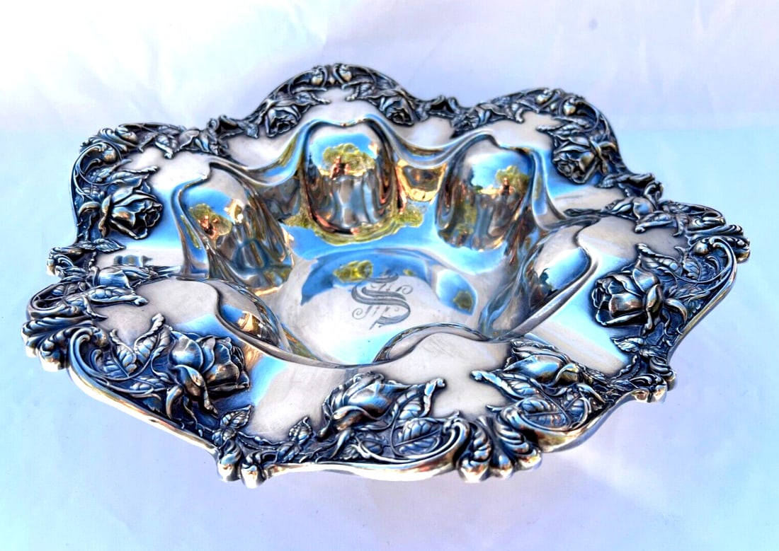 Stunning 1900 Whiting Sterling Silver Center Bowl 15.5 Inch Art Nouveau: Stunning 1900 Whiting Sterling Silver Center Bowl 15.5 Inch Art Nouveau Presenting a stunning Whiting sterling silver center bowl from the year 1900. This exquisite bowl features a captivating Repouss