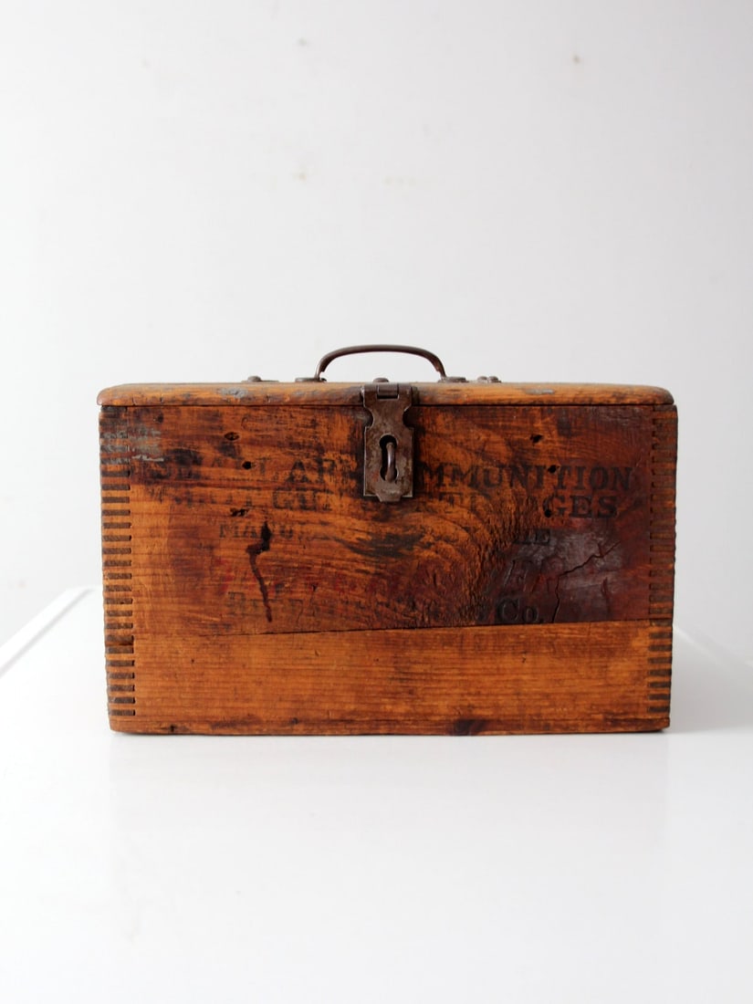 Early 20th Century Antique Winchester Ammunition Box: Early 20th Century Antique Winchester Ammunition Box Discover this early 20th-century Antique Winchester Ammunition Box, a charming piece once used for storing shotgun cartridges. Crafted from durable