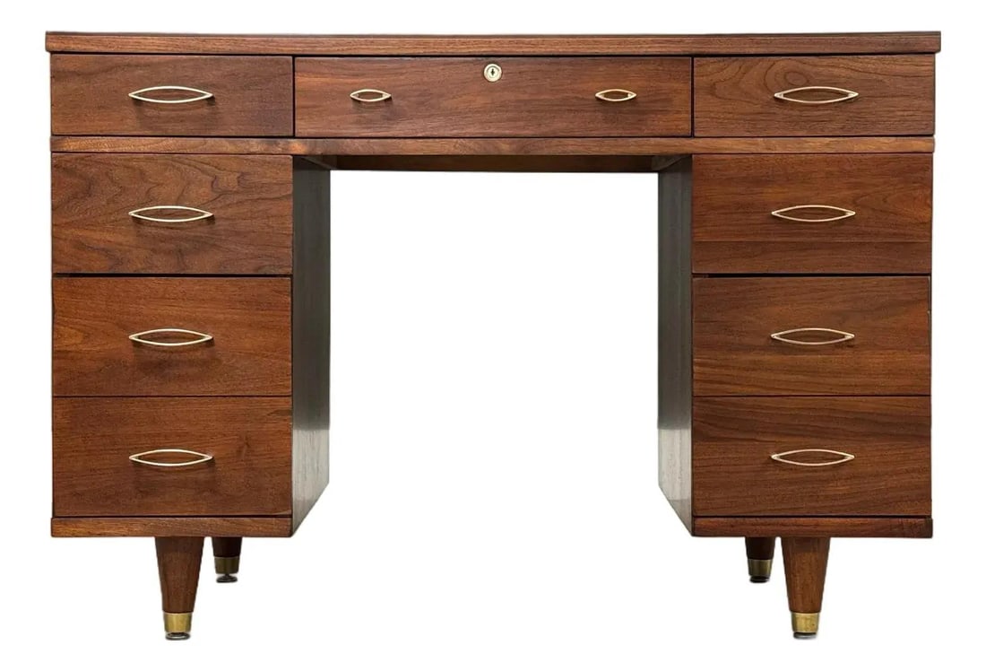 Heywood Wakefield Contessa Walnut Mid Century Desk 1960s: Heywood Wakefield Contessa Walnut Mid Century Desk 1960s This stunning mid-century modern desk, crafted by Heywood Wakefield, features a rich walnut finish and a timeless design. The desk includes sev