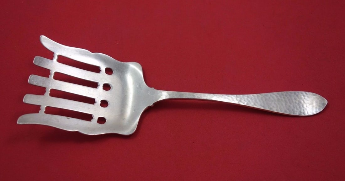 International Sterling Silver Van Dyke Asparagus Fork 8 7/8 Inch: International Sterling Silver Van Dyke Asparagus Fork 8 7/8 Inch This exquisite asparagus fork is crafted by International in the Van Dyke pattern, made from high-quality sterling silver. Measuring 8 