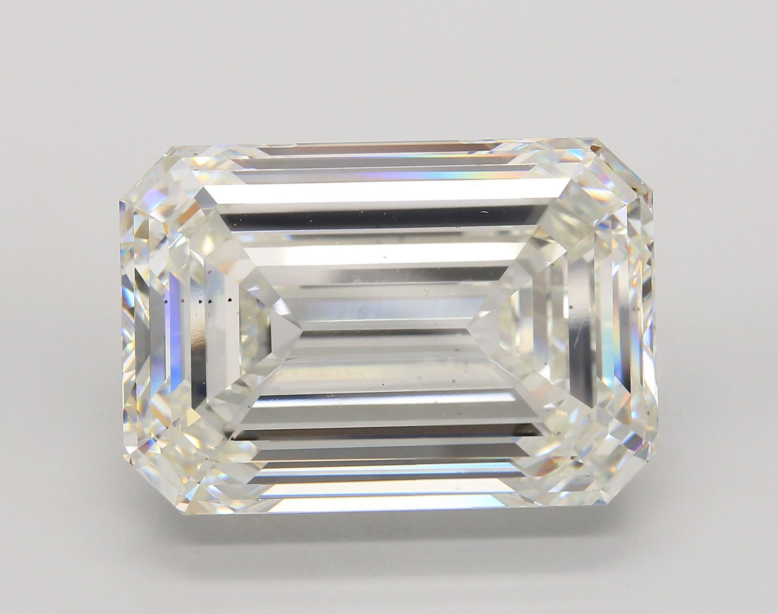 Loose Diamond - EMERALD 42.07ct H VS2: Loose Diamond - EMERALD 42.07ct H VS2 Source: This is a real non-mined Diamond that has been grown in a lab Shape: EMERALD Carats: 42.07 Color: H Clarity: VS2 Certification: IGI Video:
