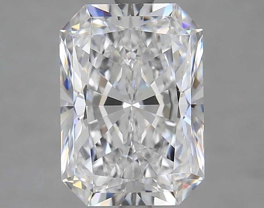 Loose Diamond - RADIANT 4.32ct D VVS1: Loose Diamond - RADIANT 4.32ct D VVS1 Source: This is a real non-mined Diamond that has been grown in a lab Shape: RADIANT Carats: 4.32 Color: D Clarity: VVS1 Certification: GIA Video: