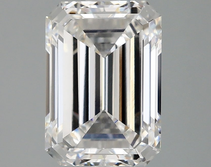 Loose Diamond - EMERALD 2.96ct E VS1: Loose Diamond - EMERALD 2.96ct E VS1 Source: This is a real non-mined Diamond that has been grown in a lab Shape: EMERALD Carats: 2.96 Color: E Clarity: VS1 Certification: IGI Condition: Pre-Owned PLE