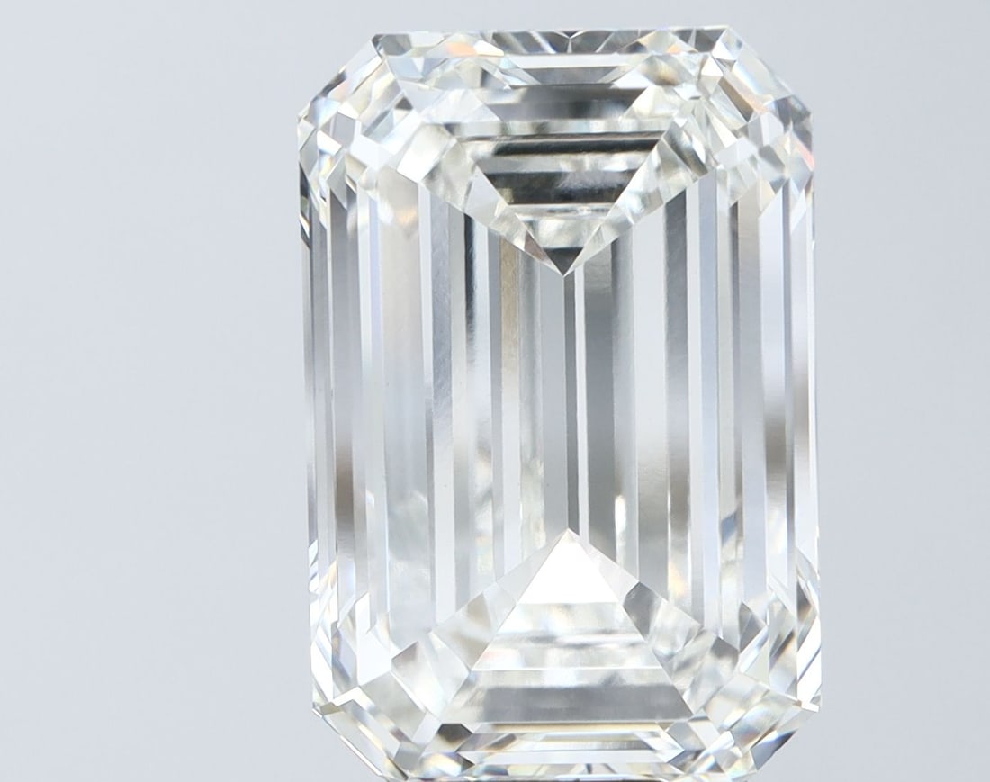 Loose Diamond - EMERALD 11.54ct G VVS2: Loose Diamond - EMERALD 11.54ct G VVS2 Source: This is a real non-mined Diamond that has been grown in a lab Shape: EMERALD Carats: 11.54 Color: G Clarity: VVS2 Certification: IGI Video: