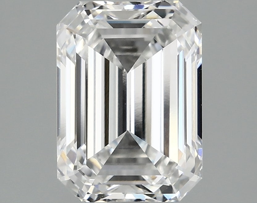 Loose Diamond - EMERALD 2.1ct E VVS2: Loose Diamond - EMERALD 2.1ct E VVS2 Source: This is a real non-mined Diamond that has been grown in a lab Shape: EMERALD Carats: 2.1 Color: E Clarity: VVS2 Certification: IGI Condition: Pre-Owned PLE