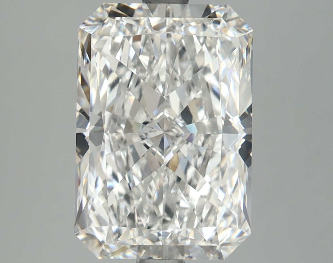 Loose Diamond - RADIANT 3.88ct F VS1: Loose Diamond - RADIANT 3.88ct F VS1 Source: This is a real non-mined Diamond that has been grown in a lab Shape: RADIANT Carats: 3.88 Color: F Clarity: VS1 Certification: IGI Condition: Pre-Owned PLE