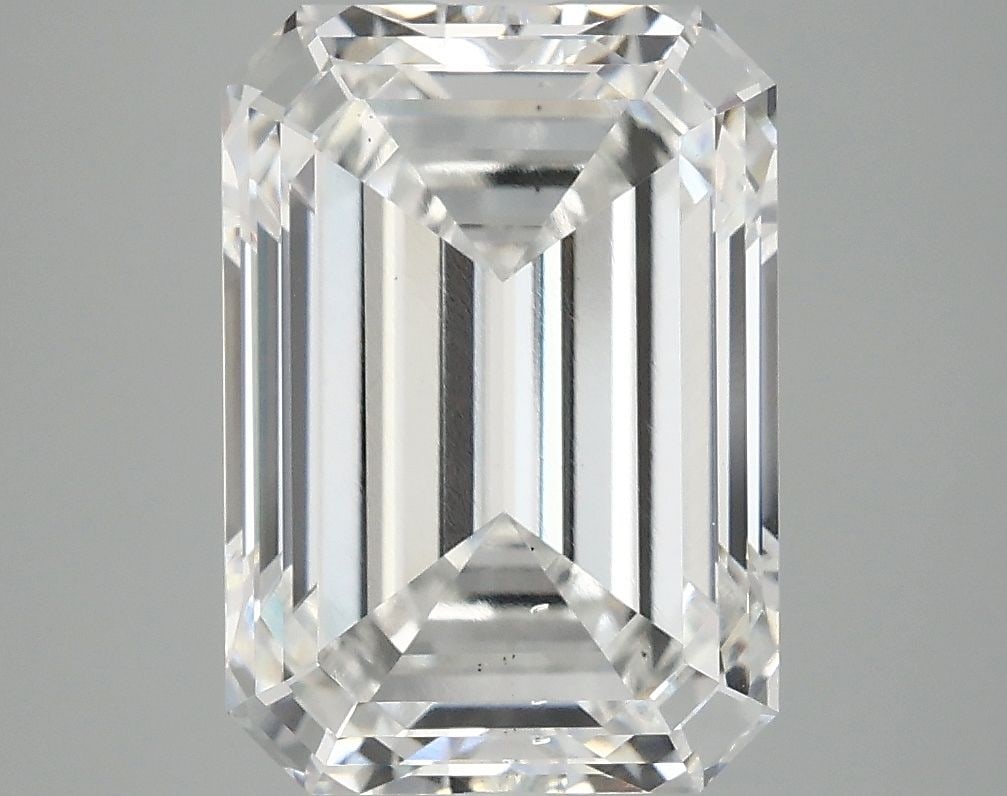 Loose Diamond - EMERALD 5.01ct E VS2: Loose Diamond - EMERALD 5.01ct E VS2 Source: This is a real non-mined Diamond that has been grown in a lab Shape: EMERALD Carats: 5.01 Color: E Clarity: VS2 Certification: IGI Video: