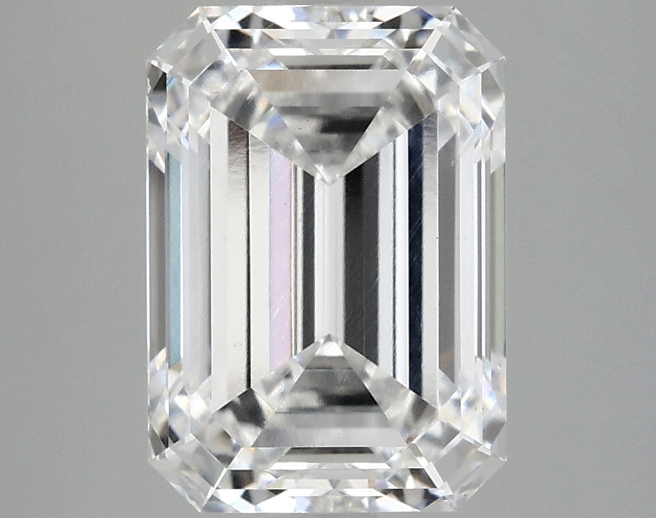 Loose Diamond - EMERALD 4.1ct D VS1: Loose Diamond - EMERALD 4.1ct D VS1 Source: This is a real non-mined Diamond that has been grown in a lab Shape: EMERALD Carats: 4.1 Color: D Clarity: VS1 Certification: IGI Condition: Pre-Owned PLEAS