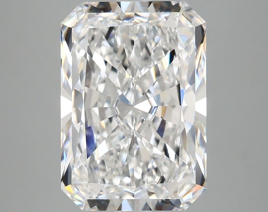 Loose Diamond - RADIANT 5.08ct E VS1: Loose Diamond - RADIANT 5.08ct E VS1 Source: This is a real non-mined Diamond that has been grown in a lab Shape: RADIANT Carats: 5.08 Color: E Clarity: VS1 Certification: IGI Video:
