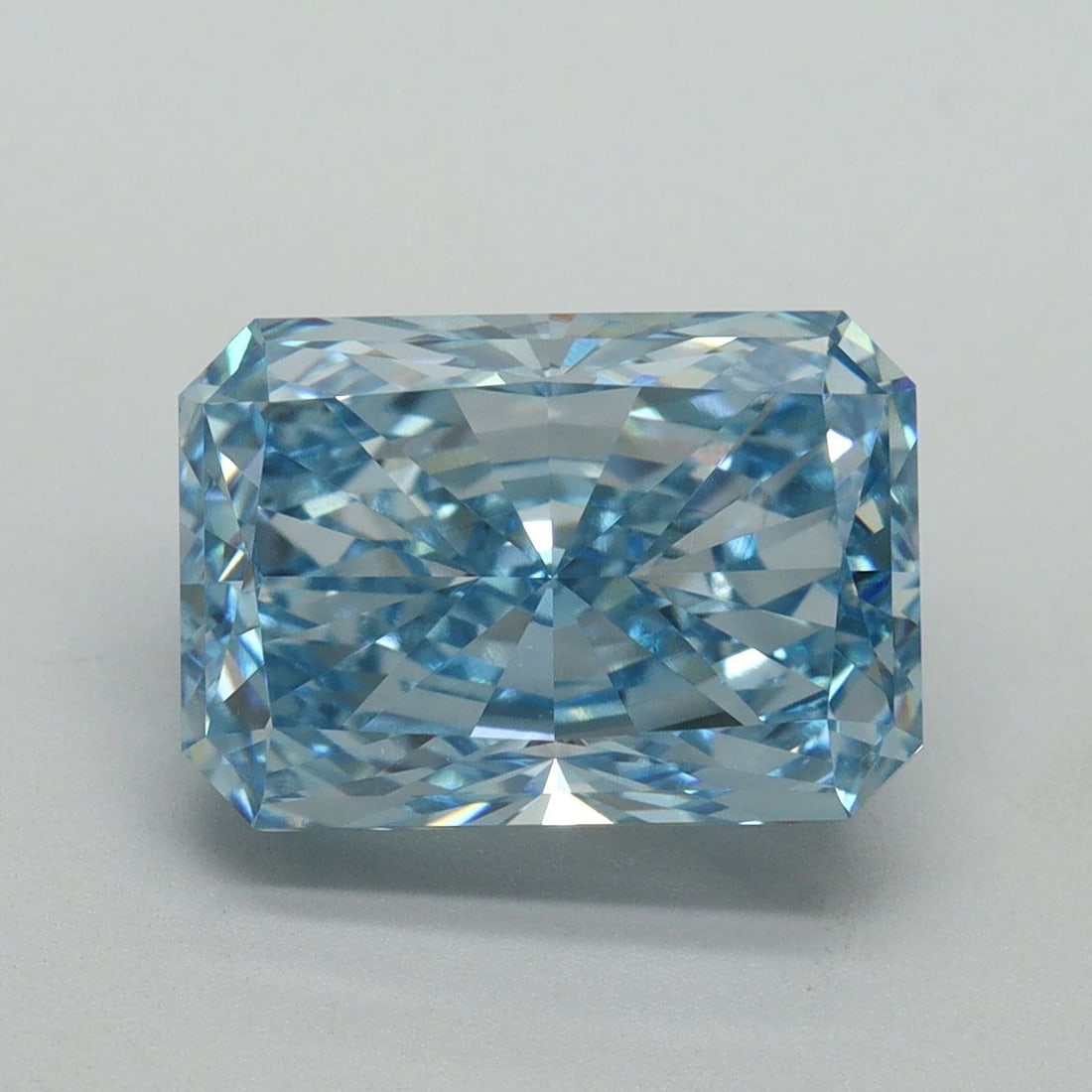 Loose Diamond - RADIANT 5.0ct Fancy Vivid Blue VVS2: Loose Diamond - RADIANT 5.0ct Fancy Vivid Blue VVS2 Source: This is a real non-mined Diamond that has been grown in a lab Shape: RADIANT Carats: 5.0 Color: Fancy Vivid Blue Certification: IGI Video: