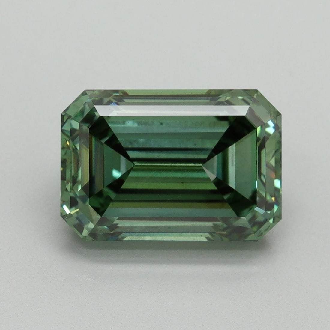 Loose Diamond - EMERALD 4.01ct Fancy Vivid Green VS2: Loose Diamond - EMERALD 4.01ct Fancy Vivid Green VS2 Source: This is a real non-mined Diamond that has been grown in a lab Shape: EMERALD Carats: 4.01 Color: Fancy Vivid Green Certification: IGI Video