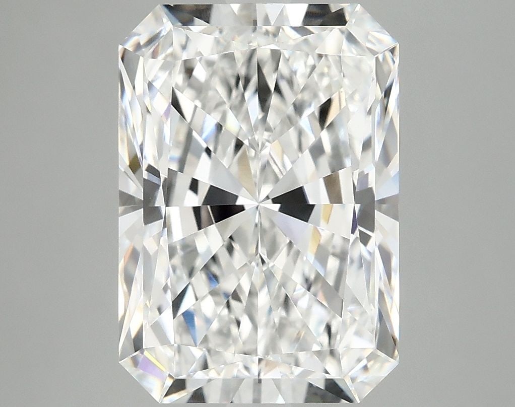 Loose Diamond - RADIANT 4.99ct E VS1: Loose Diamond - RADIANT 4.99ct E VS1 Source: This is a real non-mined Diamond that has been grown in a lab Shape: RADIANT Carats: 4.99 Color: E Clarity: VS1 Certification: IGI Video:
