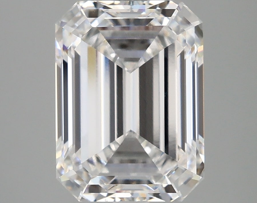 Loose Diamond - EMERALD 4.09ct D VS1: Loose Diamond - EMERALD 4.09ct D VS1 Source: This is a real non-mined Diamond that has been grown in a lab Shape: EMERALD Carats: 4.09 Color: D Clarity: VS1 Certification: IGI Condition: Pre-Owned PLE