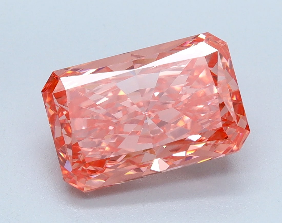 Loose Diamond - RADIANT 2.53ct FANCY VIVID PINK VVS2: Loose Diamond - RADIANT 2.53ct FANCY VIVID PINK VVS2 Source: This is a real non-mined Diamond that has been grown in a lab Shape: RADIANT Carats: 2.53 Color: FANCY VIVID PINK Clarity: VVS2 Certificati
