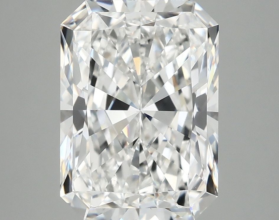 Loose Diamond - RADIANT 4.08ct E VVS2: Loose Diamond - RADIANT 4.08ct E VVS2 Source: This is a real non-mined Diamond that has been grown in a lab Shape: RADIANT Carats: 4.08 Color: E Clarity: VVS2 Certification: IGI Video: