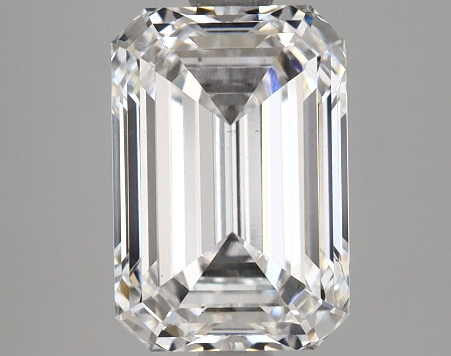 Loose Diamond - EMERALD 2.69ct E VS2: Loose Diamond - EMERALD 2.69ct E VS2 Source: This is a real non-mined Diamond that has been grown in a lab Shape: EMERALD Carats: 2.69 Color: E Clarity: VS2 Certification: GIA Video: