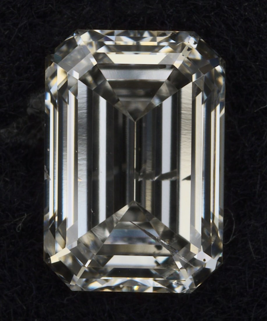 Loose Diamond - EMERALD 0.7ct J SI2: Loose Diamond - EMERALD 0.7ct J SI2 Source: This is a real non-mined Diamond that has been grown in a lab Shape: EMERALD Carats: 0.7 Color: J Clarity: SI2 Certification: IGI Video: