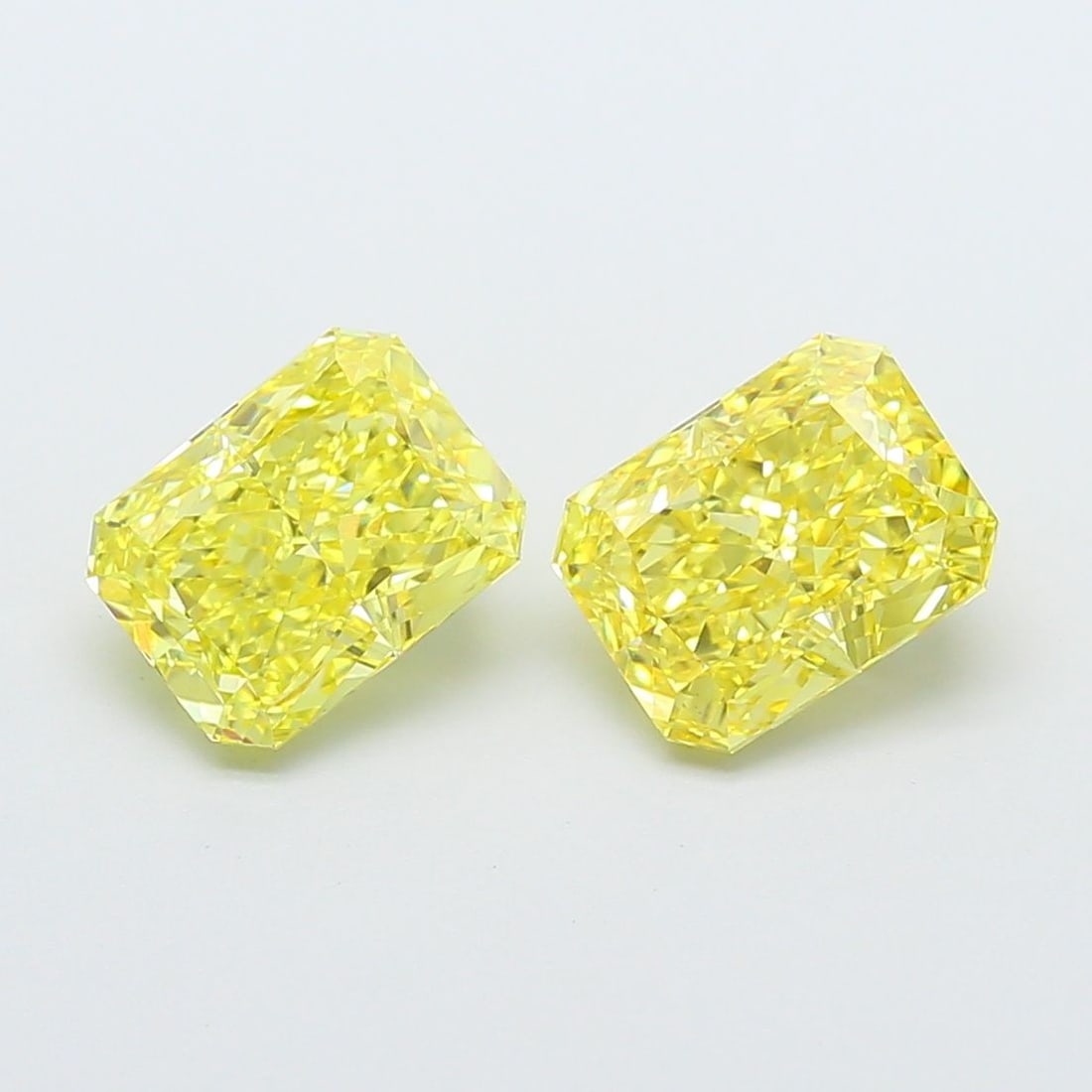 Loose Diamond - RADIANT 1.9ct Fancy Vivid Yellow VS1: Loose Diamond - RADIANT 1.9ct Fancy Vivid Yellow VS1 Source: This is a real non-mined Diamond that has been grown in a lab Shape: RADIANT Carats: 1.9 Color: Fancy Vivid Yellow Certification: IGI Video