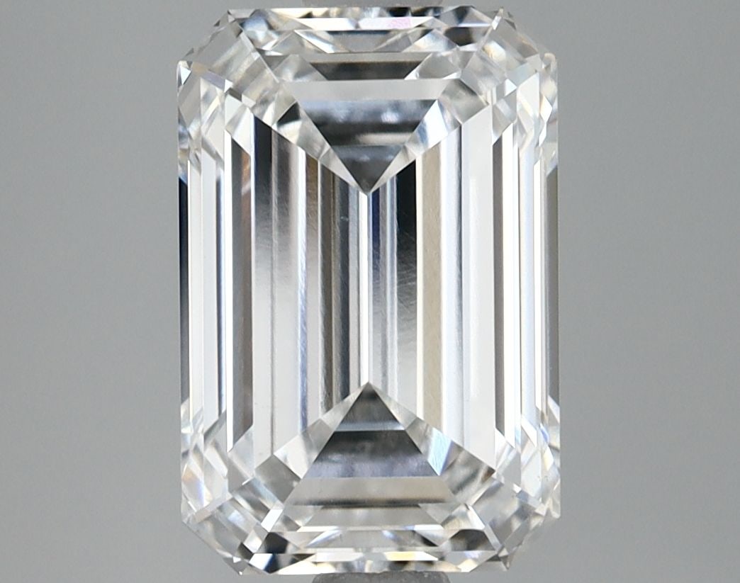 Loose Diamond - EMERALD 2.62ct E VS1: Loose Diamond - EMERALD 2.62ct E VS1 Source: This is a real non-mined Diamond that has been grown in a lab Shape: EMERALD Carats: 2.62 Color: E Clarity: VS1 Certification: GIA Video: