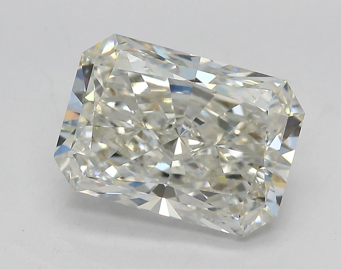 Loose Diamond - RADIANT 4.05ct G VVS2: Loose Diamond - RADIANT 4.05ct G VVS2 Source: This is a real non-mined Diamond that has been grown in a lab Shape: RADIANT Carats: 4.05 Color: G Clarity: VVS2 Certification: IGI Video: