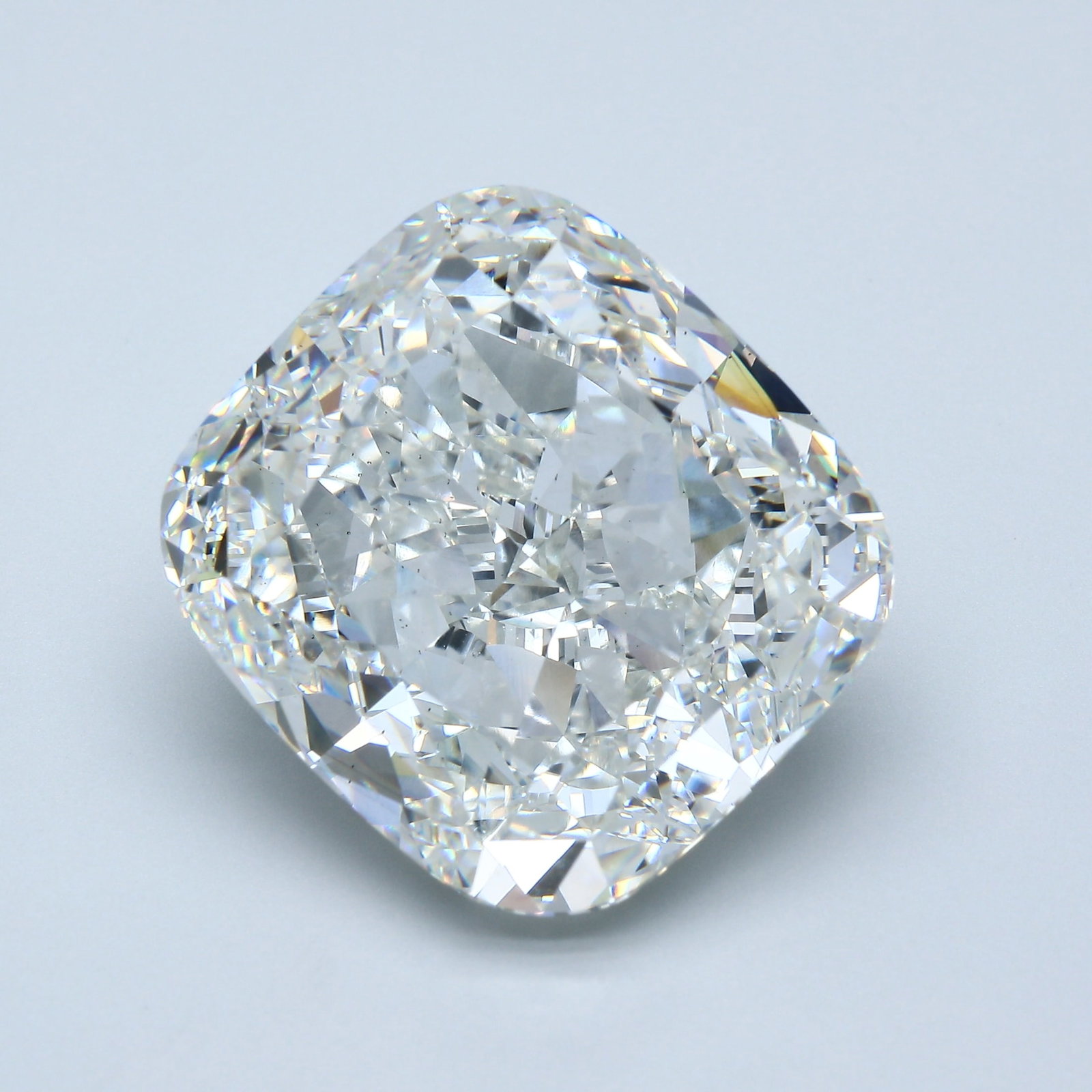 Loose Diamond - CUSHION 29.18ct F VS2: Loose Diamond - CUSHION 29.18ct F VS2 Source: This is a real non-mined Diamond that has been grown in a lab Shape: CUSHION Carats: 29.18 Color: F Clarity: VS2 Certification: IGI Condition: Pre-Owned P