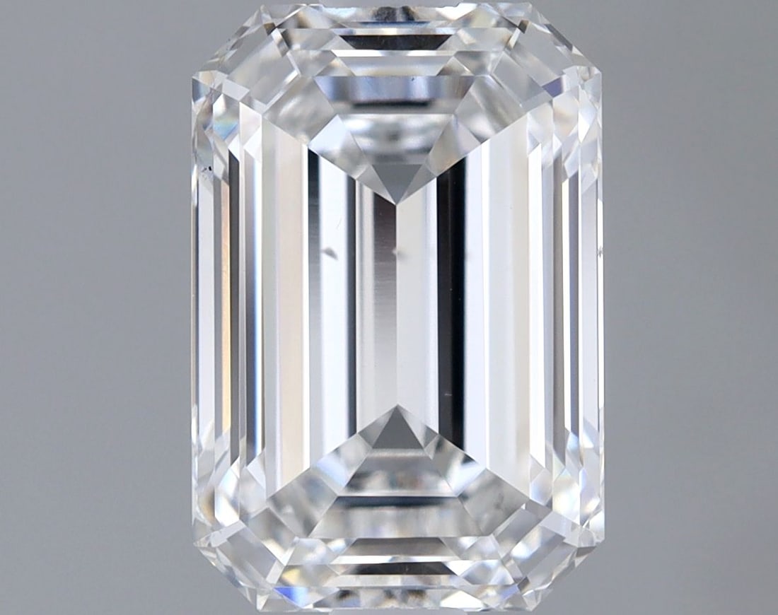 Loose Diamond - EMERALD 1.7ct E VS2: Loose Diamond - EMERALD 1.7ct E VS2 Source: This is a real non-mined Diamond that has been grown in a lab Shape: EMERALD Carats: 1.7 Color: E Clarity: VS2 Certification: IGI Video: