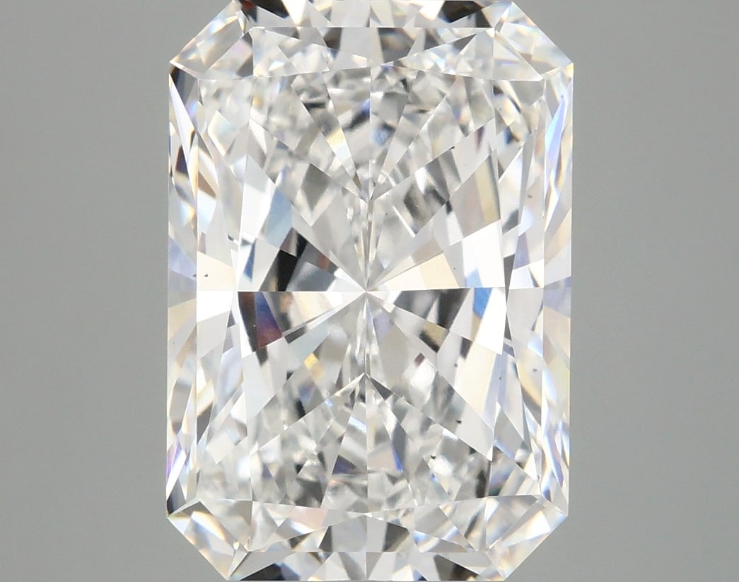 Loose Diamond - RADIANT 5.09ct D VS2: Loose Diamond - RADIANT 5.09ct D VS2 Source: This is a real non-mined Diamond that has been grown in a lab Shape: RADIANT Carats: 5.09 Color: D Clarity: VS2 Certification: IGI Condition: Pre-Owned PLE