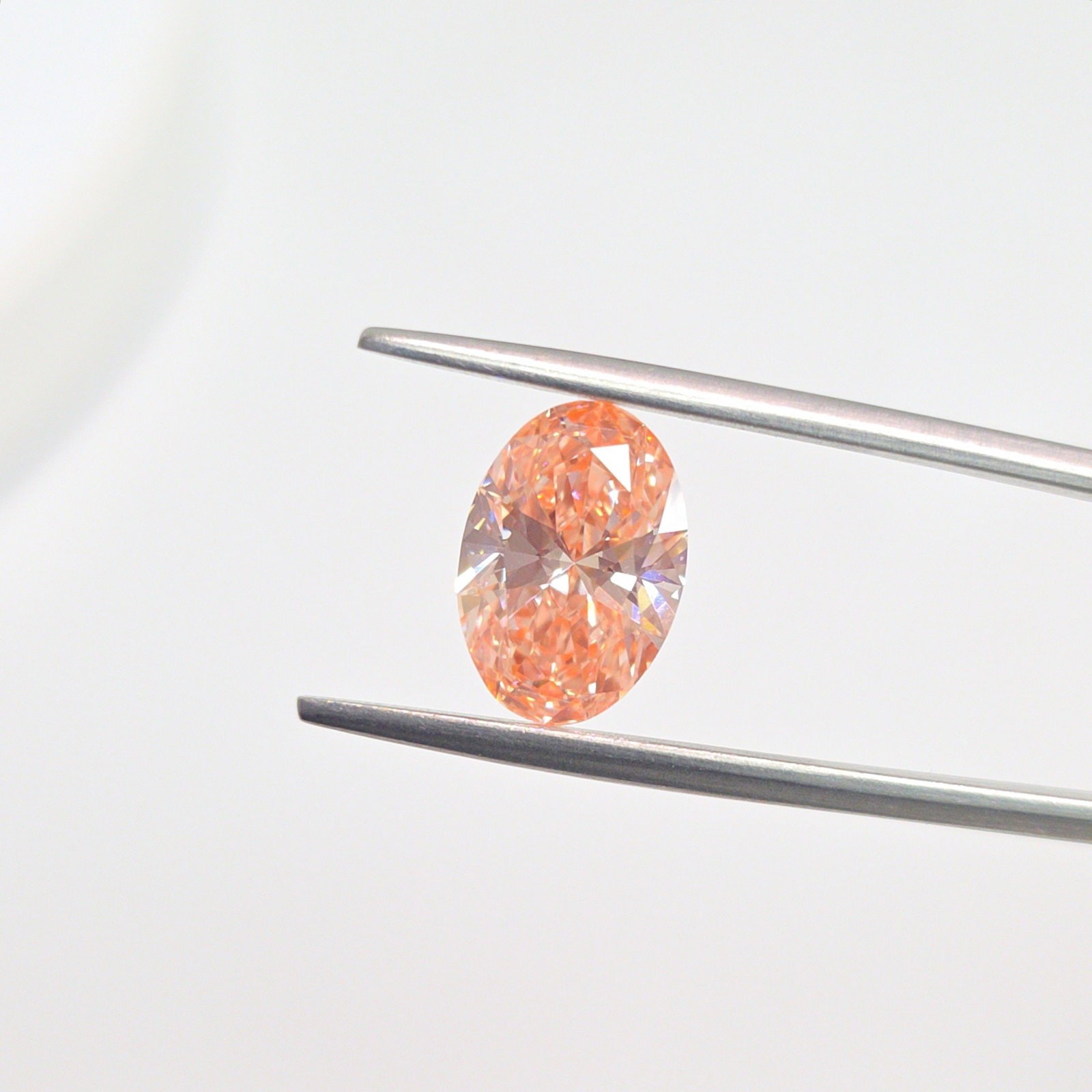 Loose Diamond - OVAL 2.59ct Fancy Vivid Pinkish Orange VS1: Loose Diamond - OVAL 2.59ct Fancy Vivid Pinkish Orange VS1 Source: This is a real non-mined Diamond that has been grown in a lab Shape: OVAL Carats: 2.59 Color: Fancy Vivid Pinkish Orange Certificatio