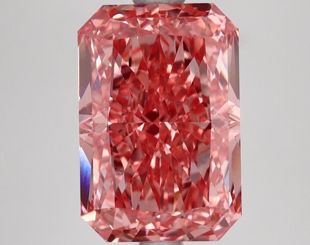 Loose Diamond - RADIANT 3.62ct Fancy Vivid Pink VS2: Loose Diamond - RADIANT 3.62ct Fancy Vivid Pink VS2 Source: This is a real non-mined Diamond that has been grown in a lab Shape: RADIANT Carats: 3.62 Color: Fancy Vivid Pink Certification: IGI Video: