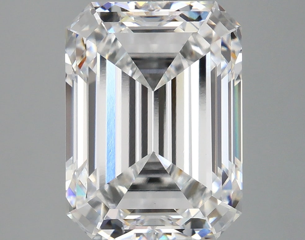 Loose Diamond - EMERALD 4.06ct D VS1: Loose Diamond - EMERALD 4.06ct D VS1 Source: This is a real non-mined Diamond that has been grown in a lab Shape: EMERALD Carats: 4.06 Color: D Clarity: VS1 Certification: IGI Condition: Pre-Owned PLE
