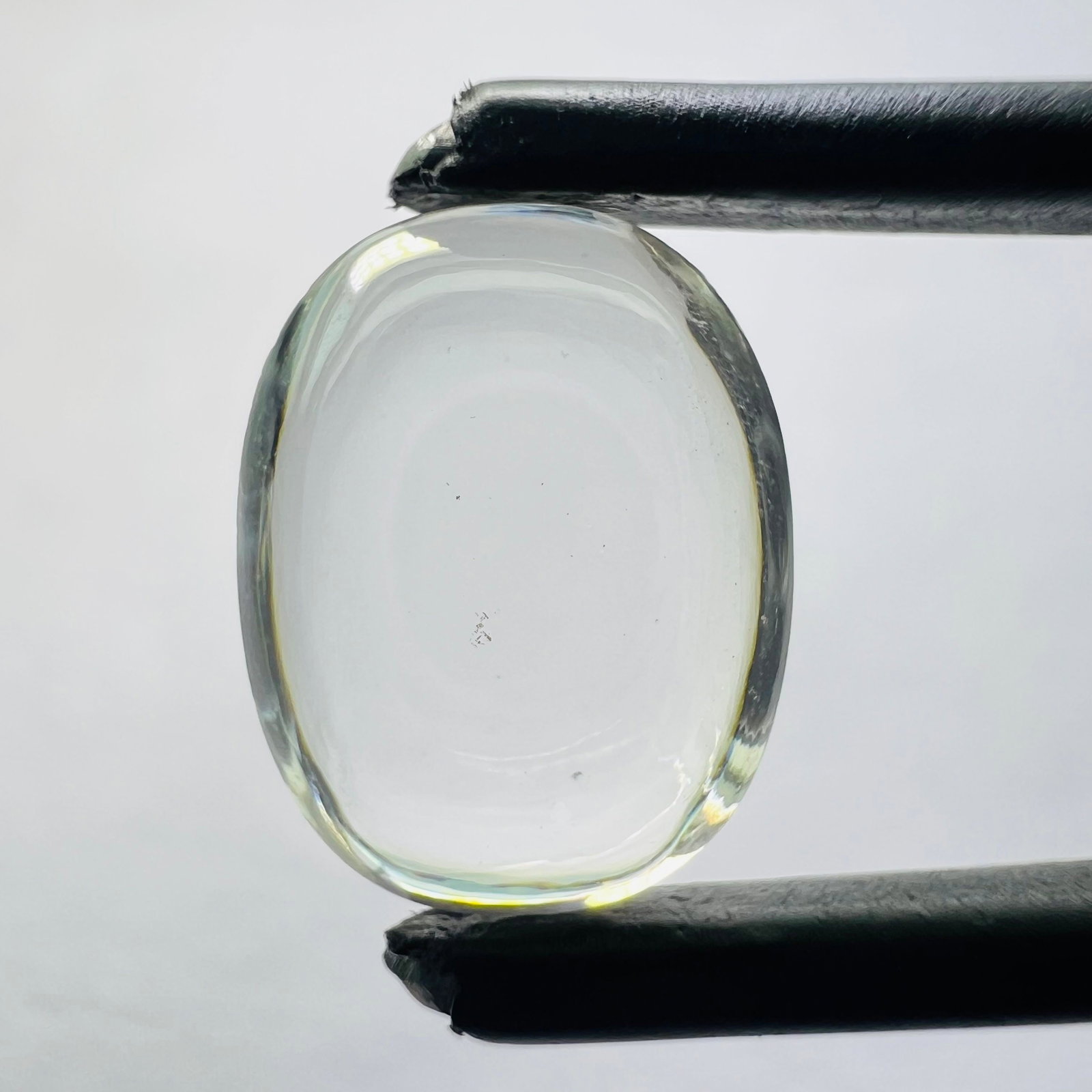 Loose Diamond - OVAL 1.84ct G VS2: Loose Diamond - OVAL 1.84ct G VS2 Source: This is a real non-mined Diamond that has been grown in a lab Shape: OVAL Carats: 1.84 Color: G Clarity: VS2 Certification: NONE Video: