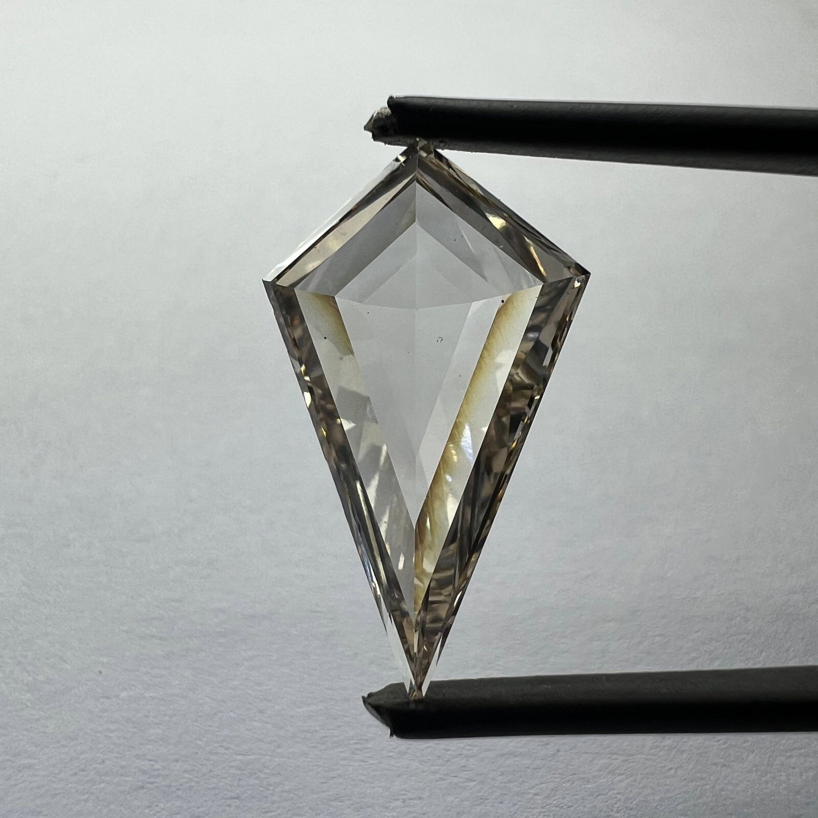 Loose Diamond - KITE 4.05ct Orange VS2: Loose Diamond - KITE 4.05ct Orange VS2 Source: This is a real non-mined Diamond that has been grown in a lab Shape: KITE Carats: 4.05 Color: Orange Certification: NONE PLEASE NOTE: Framed, Large, or h